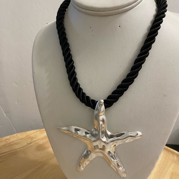 DEAL MACY DEPARTMENT  NECKLACE - Picture 2 of 13